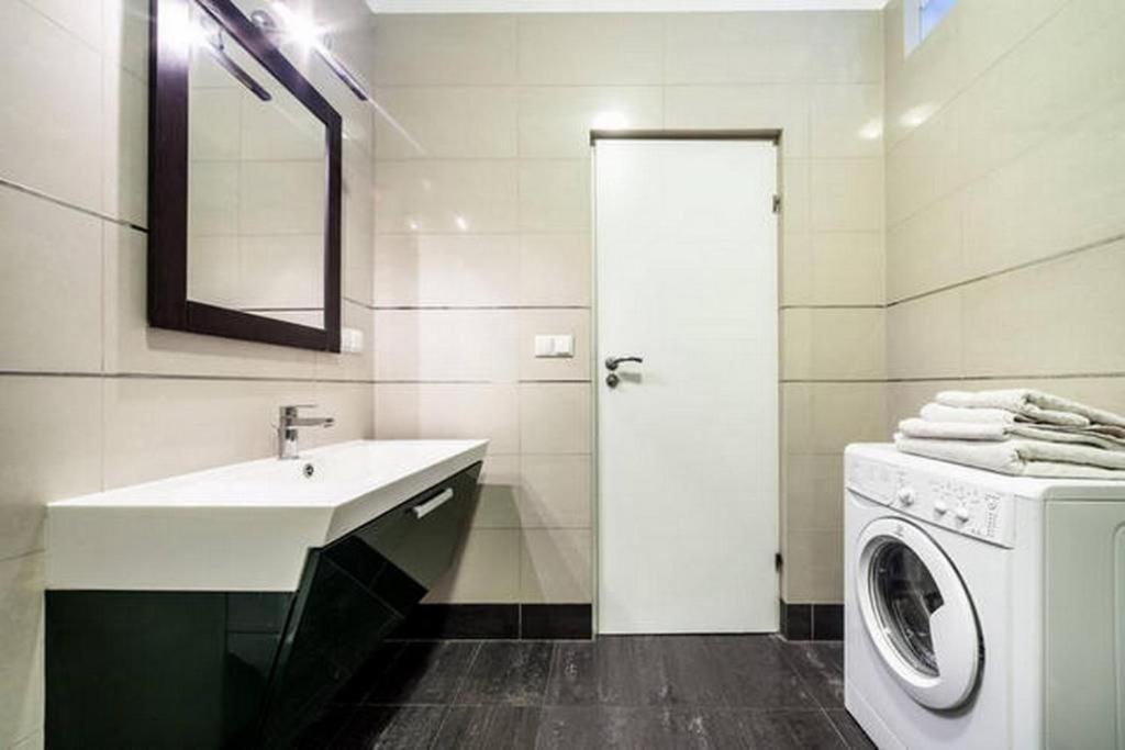 לבוב Apartment In The Center Of "Opera" מראה חיצוני תמונה